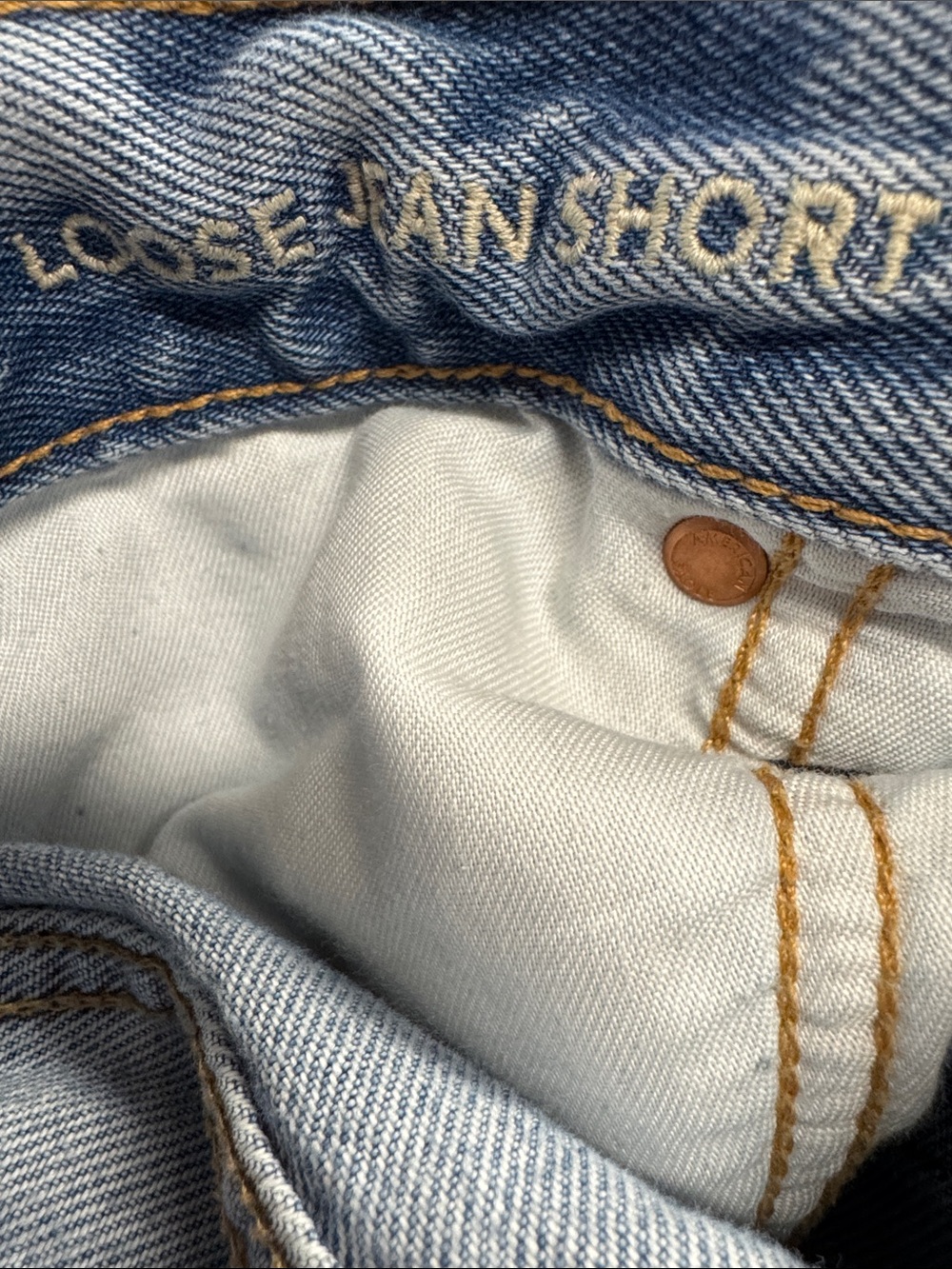 American Eagle Loose Jean Shorts Light Wash Distressed Denim Size 33 - Picture 4 of 16